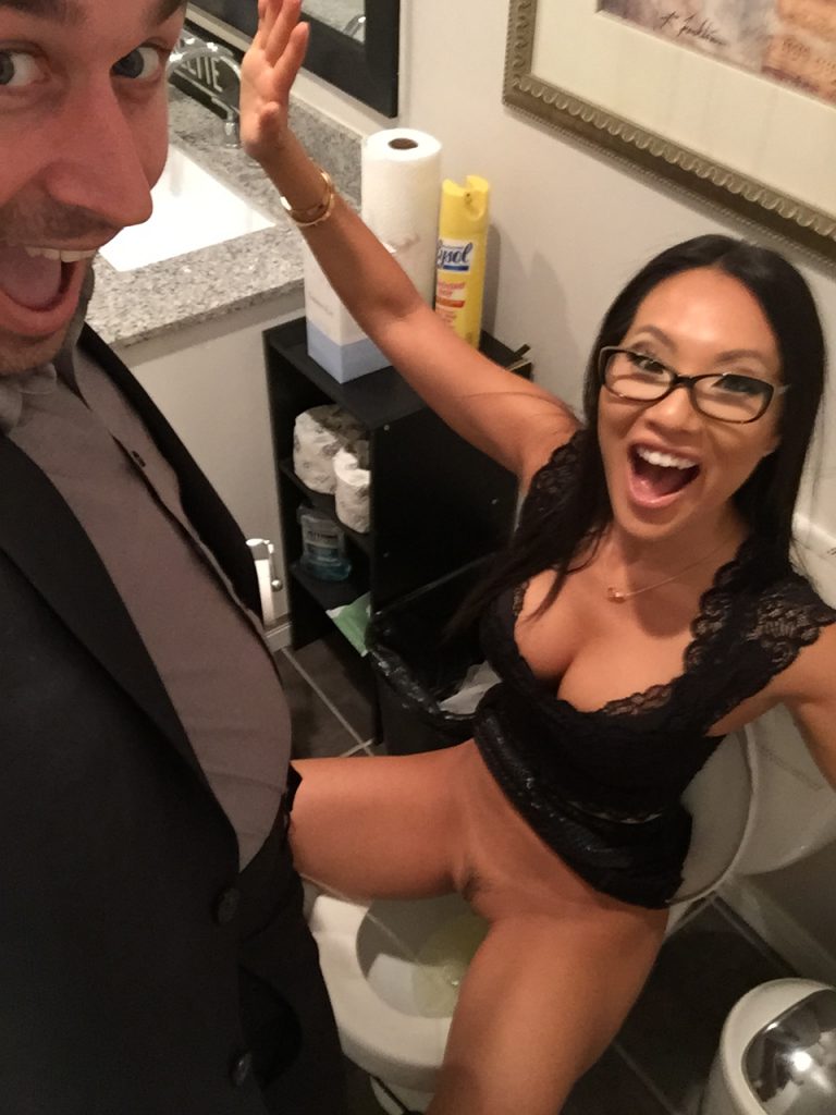 Asa Akira Pissing